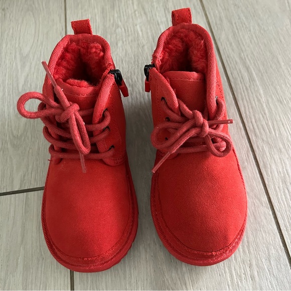 UGG NWOT Unisex Neumel Il Boots Toddler Chukka Red Size 10 - Picture 8 of 11